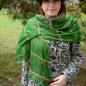 Esarfa originala din matase, culoare verde, design de fire colorate - Img 4