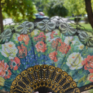 Evantai elegant cu design floral multicolor si maner din plastic - Img 6
