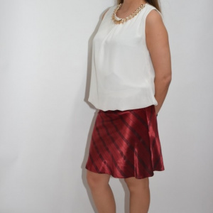 Fusta eleganta, de culoare marsala, cu dungi subtiri in tesatura - Img 4