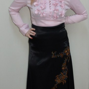 Fusta eleganta, de culoare neagra, din saten cu broderie maro - Img 2