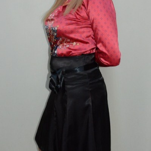 Fusta eleganta, neagra din satin si broderie din dantela - Img 3