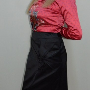 Fusta elegante , negre din satin cu fronseuri si cristale marunte - Img 3