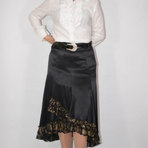Fusta fashion, nuanta de negru, insertii de fir auriu jos - Img 1
