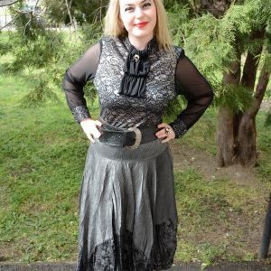 Fusta trendy in colturi, material gri lucios cu aspect creponat - Img 2