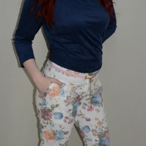 Pantalon la moda, nuanta de alb si imprimeu floral - Img 4