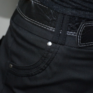Pantalon negru, buzunare laterale, inchidere cu fermoar - Img 3