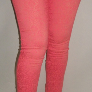 Pantaloni casual, corai, mulati, picioarele sunt puse in evidenta - Img 3