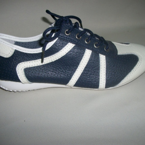 Pantofi din piele cu perforatii, de culoare bleumarin, cu talpa joasa - Img 2