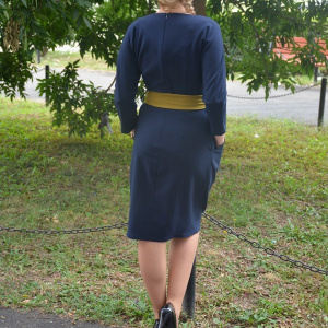 Rochie bleumarin masura mare cu insertii de tesatura mustarie - Img 3