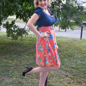 Rochie casual, bleumarin-corai, cu imprimeu floral si insertie de dantela - Img 3