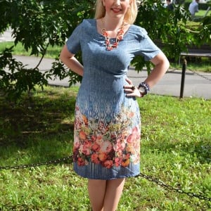 Rochie casual cu imprimeu tineresc multicolor si maneca scurta - Img 6