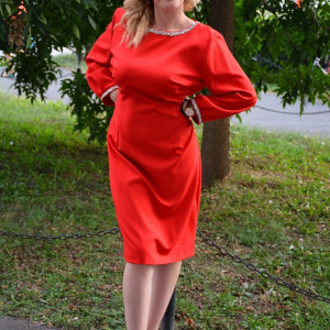 Rochie casual-elegant, rosie, cu maneca lunga si decor argintiu - Img 4