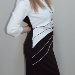 Rochie casual masura mare, de nuanta maro combinata cu alb - Img 3
