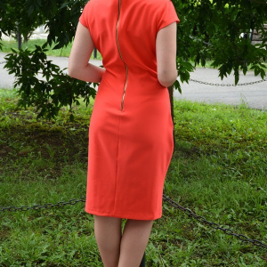 Rochie clasica de ocazie cu croiala cambrata, de culoare corai - Img 4