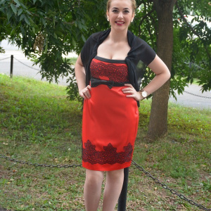 Rochie de gala cambrata pe corp, din saten rosu cu broderie neagra - Img 2