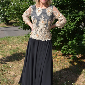Rochie de gala de culoare neagra cu aplicatii de broderie aurie - Img 3