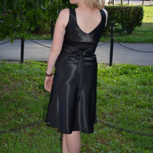Rochie de seara neagra, din saten, de lungime medie si bretele late - Img 3
