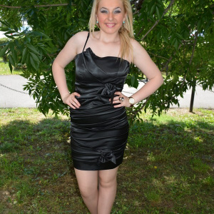 Rochie de seara scurta, neagra, din saten, cu design creat din cute - Img 2