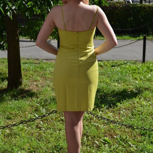 Rochie de seara scurta, pe verde deschis, frumos cambrata pe corp - Img 5