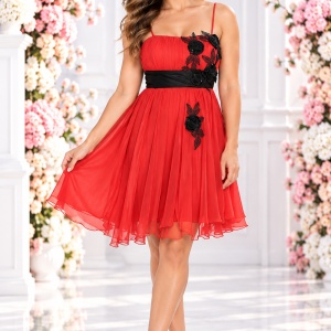 Rochie de seara scurta, rosie, usor evazata, insertie de flori negre