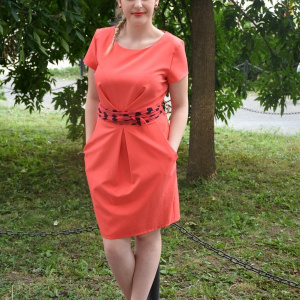 Rochie de zi, corai, cu o centura in talie cu buline care se leaga - Img 2