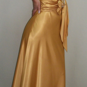 Rochie deosebita de gala, design modern, cu trena, din saten auriu - Img 2