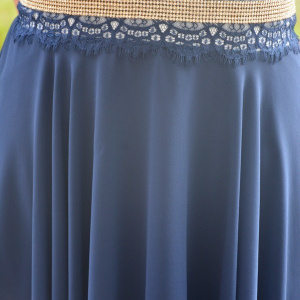 Rochie eleganta, de culoare bleumarin jos si alba in partea de sus - Img 5