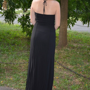 Rochie eleganta lunga, model simplu, cu o mica trena, pe negru - Img 4