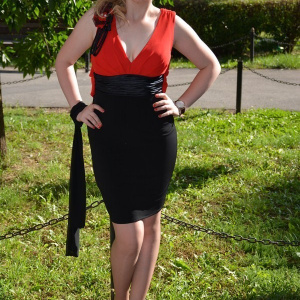 Rochie eleganta, scurta, nuanta negru-rosu, cu croiala cambrata - Img 3