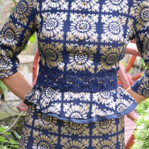 Rochie eleganta tip costum, de culoare bleumarin, cu imprimeu - Img 2