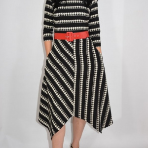 Rochie eleganta Zoey model cu dungi pepit,decolteu la baza gatului,model evazat,nuanta negru - Img 2