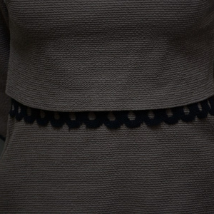 Rochie evazata, de culoare maro, dantela aplicata in talie - Img 3