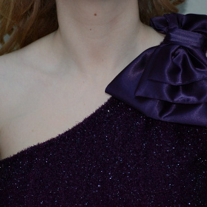 Rochie in nuanta de mov, fundita fashion aplicata lateral - Img 5
