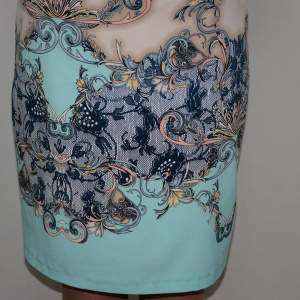 Rochie in nuanta de turcoaz, model abstract fin - Img 4