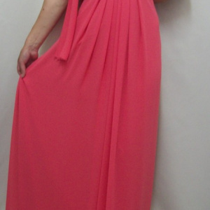Rochie lunga de gala de nuanta corai cu insertii argintii din pietre - Img 2