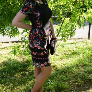 Rochie neagra, imprimeu cu aspect de broderie multicolora - Img 4