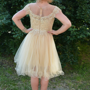 Rochie rafinata de culoare crem, cu dantela si margele aurii - Img 3