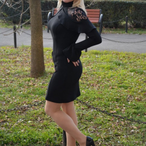 Rochie rafinata de culoare neagra cu dantela si insertii de volane - Img 4