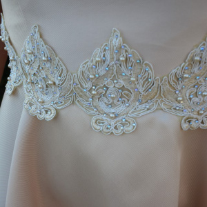 Rochie scurta de nunta, croi evazat, fara maneca, nuanta bej - Img 5
