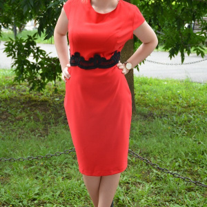 Rochie scurta de ocazie, culoare rosie cu dantela neagra in talie - Img 2