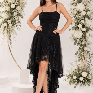 Rochie superba de ocazie, cu insertie de broderie neagra si trena
