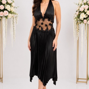 Rochie tinereasca cu aspect transparent in talie, nuanta neagra