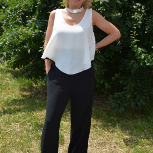 Salopeta moderna, eleganta, nuanta de alb combinat cu negru - Img 3