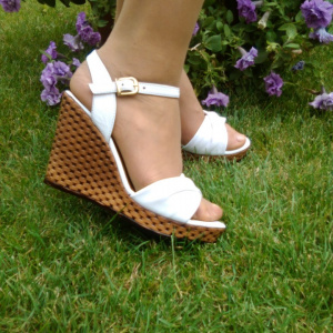 Sanda casual, de culoare alba, cu design fronsat in fata - Img 4