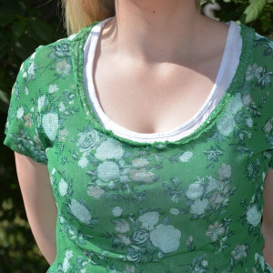 Tricou verde inchis din material tip plasa cu top alb dedesubt - Img 4