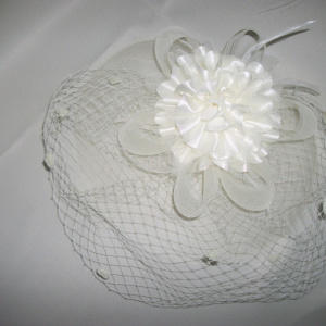Accesorii pentru ocazie, rafinate, de culoare bej - Img 1