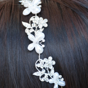 Agrafa eleganta tip coronita cu model floral cu cristale, pe argintiu - Img 5