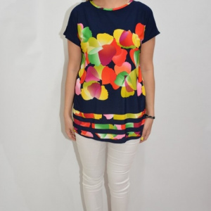 Bluza casual, cu imprimeu multicolor, pe fundal bleumarin - Img 3