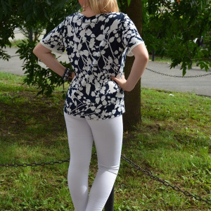 Bluza casual masura mare, bleumarin-alb, cu decolteu rotunjit - Img 4