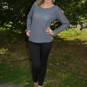 Bluza cu maneca lunga, de culoare bleumarin, cu dungi orizontale - Img 2